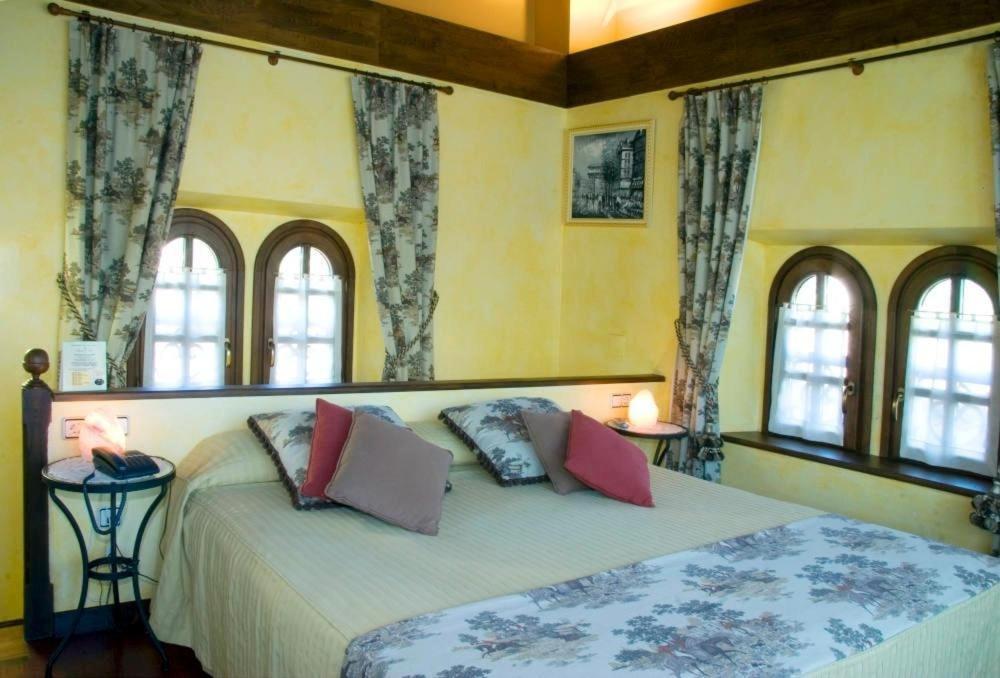 Hotel Palacete Real Villamayor  Exteriör bild