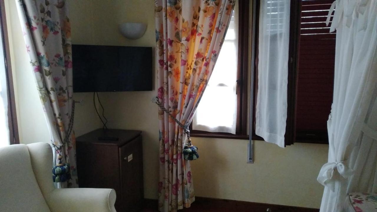 Hotel Palacete Real Villamayor  Exteriör bild